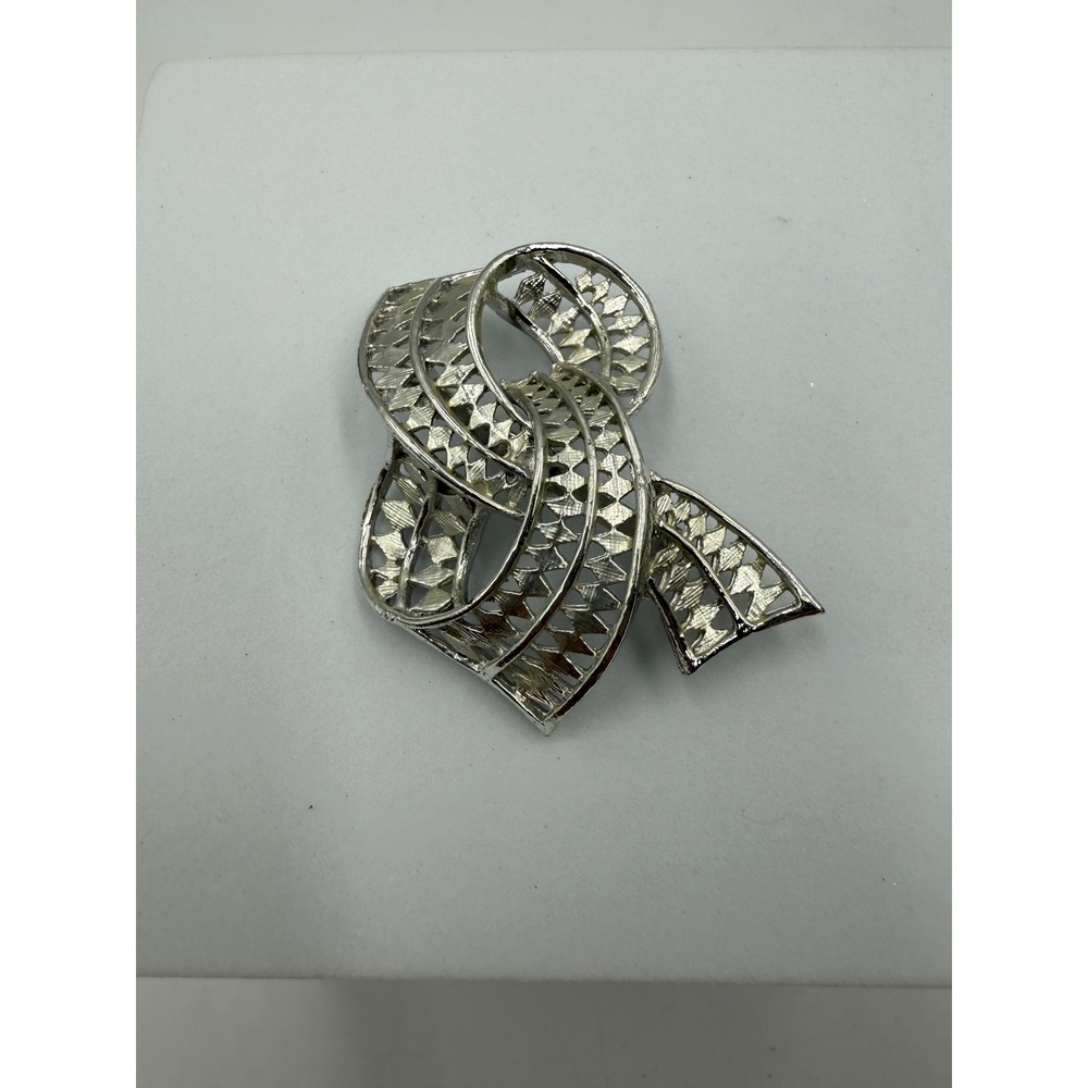 Vtg Silver‎ Tone Bow Brooch Lattice Openwork Ribbon Pin Textured Filigree Style